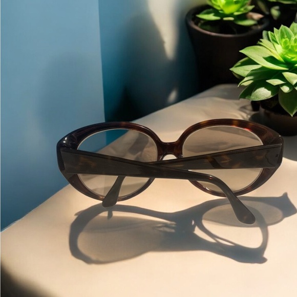 Elizabeth Arden Brown Tortoise Oval SunGlasses 54 17 140